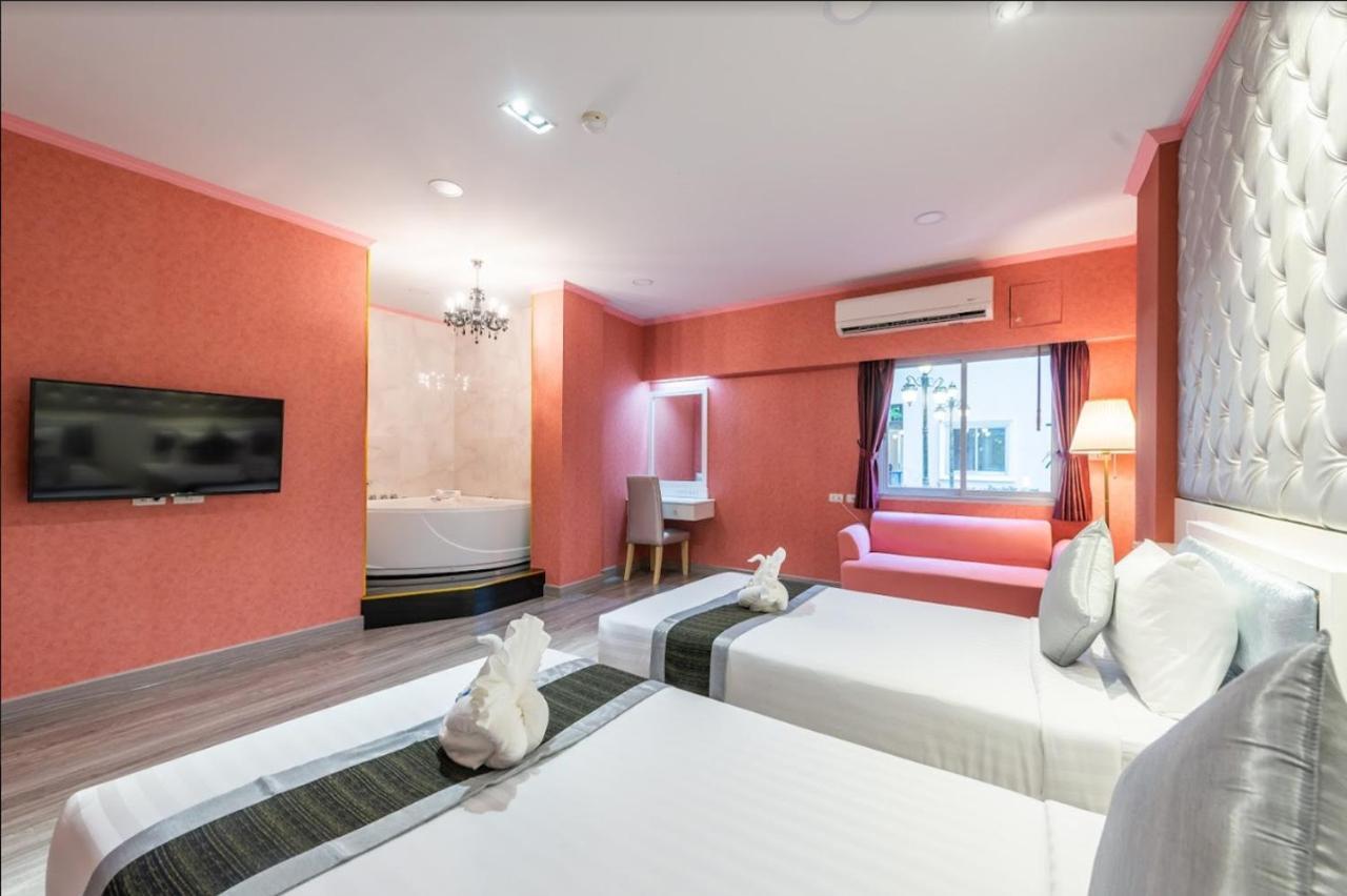 Hotel Napheera Royal Tel à Ban Khlong Bang Krathiam Extérieur photo